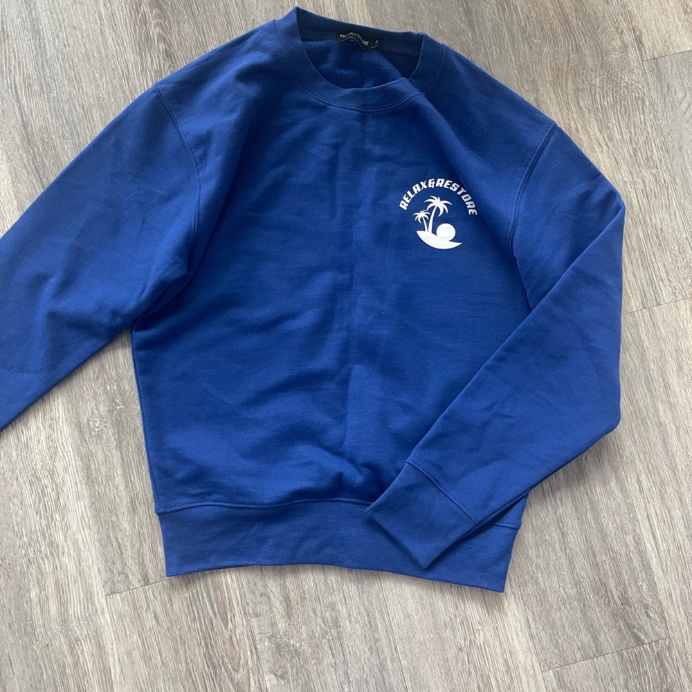 NWOT PLT BLUE WITH WHITE PRINT SWEATSHIRT S